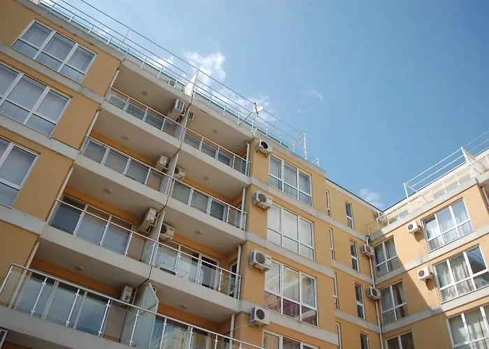 Flores Park Aparthotel 3*