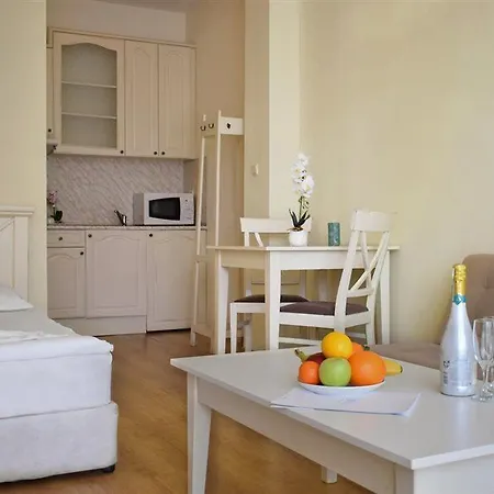 Flores Park Apartmanhotel Napospart