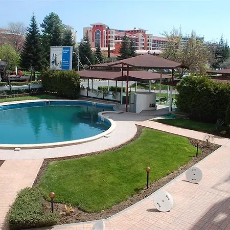 Flores Park 3*
