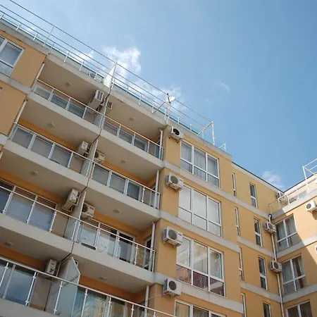 Flores Park Apartmanhotel 3*